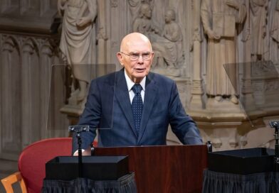 Presidente Oaks destaca a importância de ser pacificador em discurso na Catedral Nacional de Washington